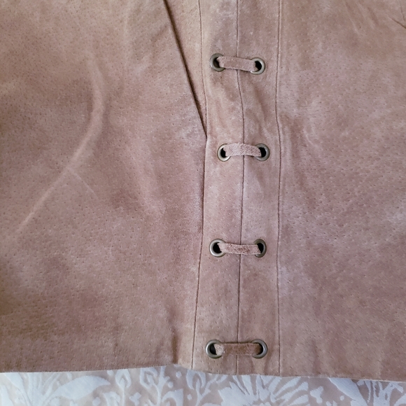 Willow and Clay Tan Leather Shorts - Picture 5 of 10